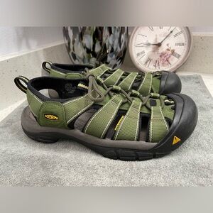 KEEN Women’s Olive and Black Sandals Sz 9.5